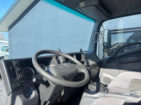 2015 Isuzu NRR 24FT Box Van