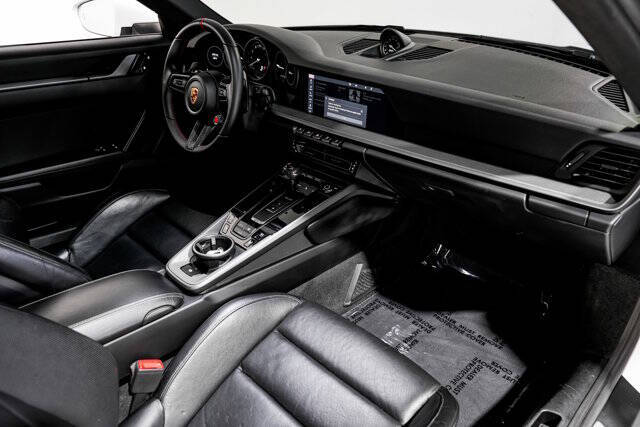 2020 Porsche 911 Carrera