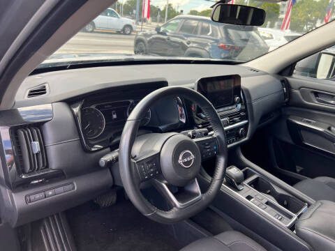 2024 Nissan Pathfinder SV