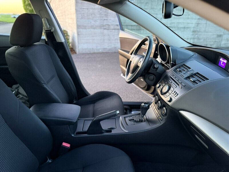 2013 Mazda MAZDA3 i Touring