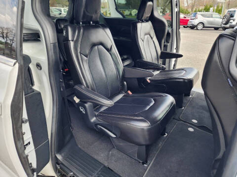 2025 Chrysler Pacifica Select
