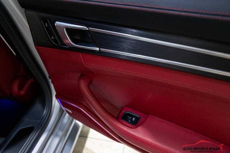 2019 Porsche Panamera GTS