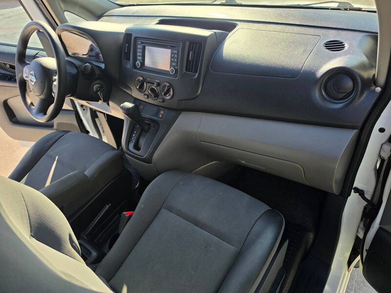 2017 Nissan NV200