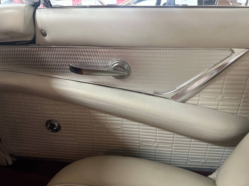 1957 Ford Thunderbird