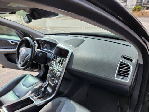 2016 Volvo XC60 T5 Drive-E Platinum