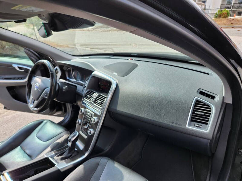 2016 Volvo XC60 T5 Drive-E Platinum