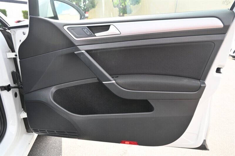 2016 Volkswagen e-Golf SE