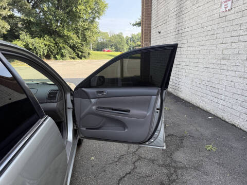 2005 Toyota Camry LE V6