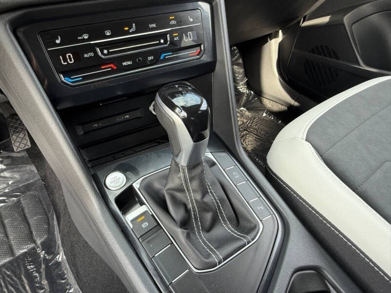 2025 Volkswagen Taos SE