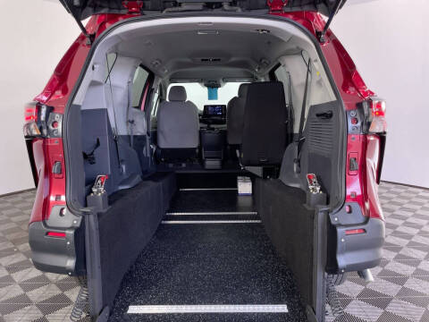 2023 Toyota Sienna LE 8-Passenger