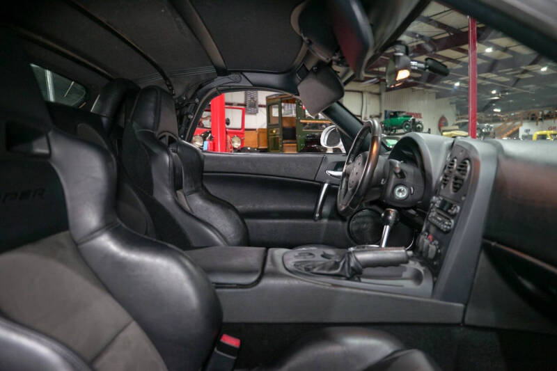 2004 Dodge Viper SRT-10