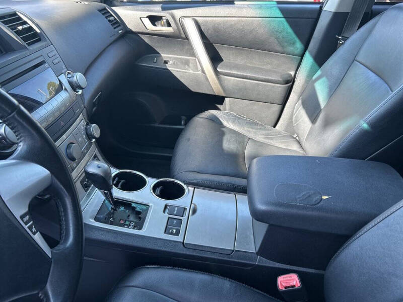 2012 Toyota Highlander SE