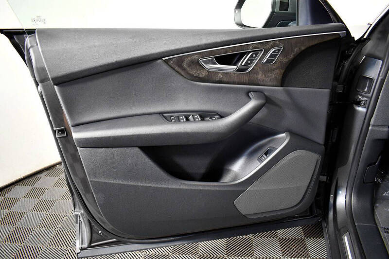 2019 Audi Q8 quattro Premium 55 TFSI