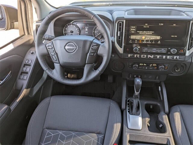 2025 Nissan Frontier SV