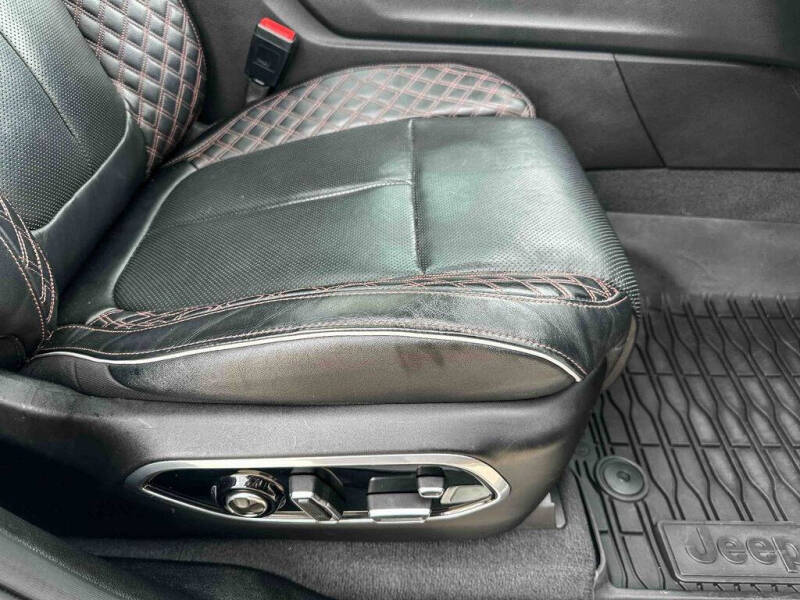 2022 Jeep Grand Cherokee Summit
