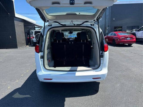 2023 Chrysler Voyager LX