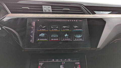 2022 Audi e-tron quattro Premium