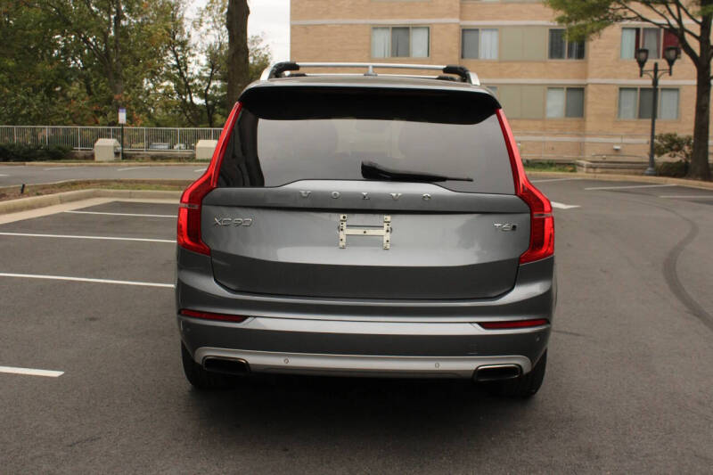 2016 Volvo XC90 T6 Momentum