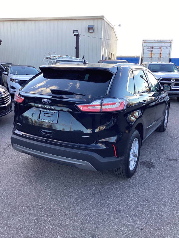 2021 Ford Edge SEL photo 11