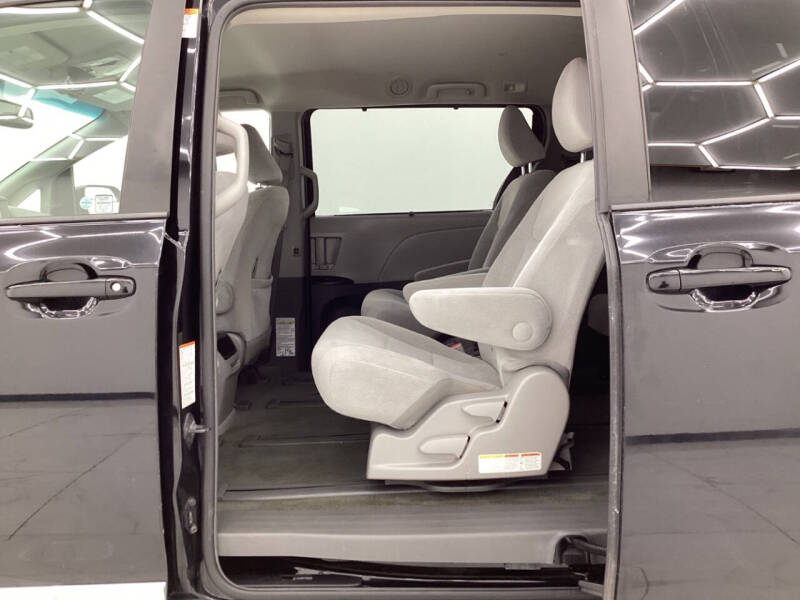 2015 Toyota Sienna LE 7-Passenger