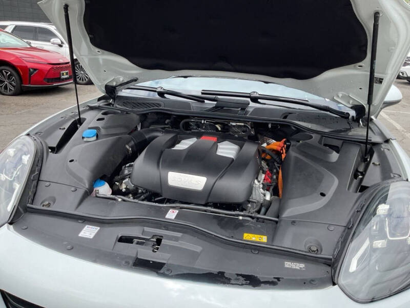 2016 Porsche Cayenne S E-Hybrid