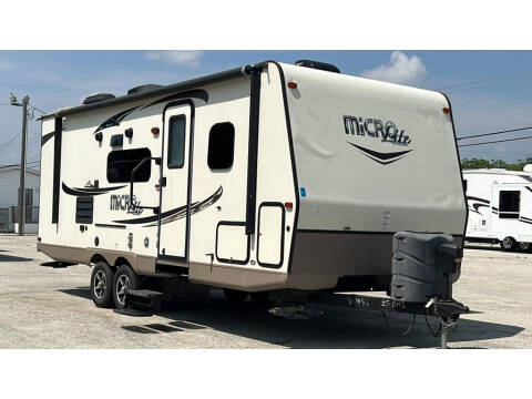 2017 FLAGSTAFF MICROLITE 25BHS for sale at Jeff England Motor Company in Cleburne TX