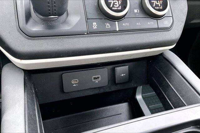 2022 Land Rover Defender 110 SE