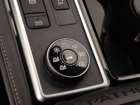 2023 Nissan Pathfinder SV