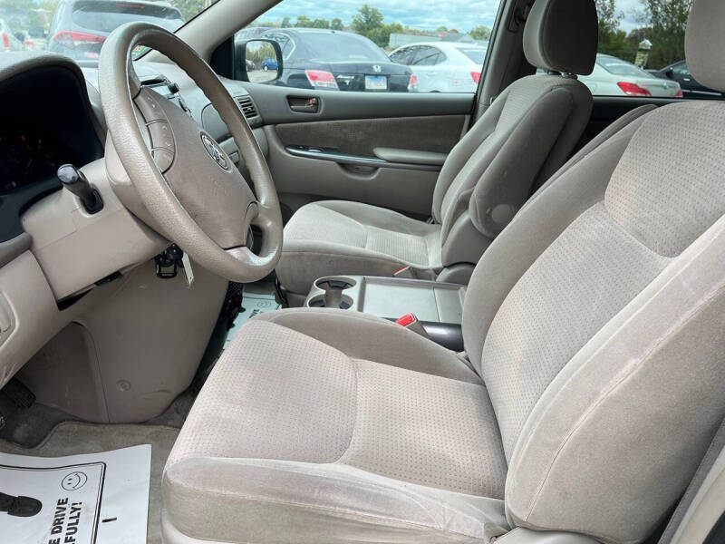 2009 Toyota Sienna LE 7-Passenger