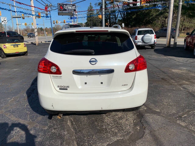 2015 Nissan Rogue Select for sale at Chuckie Bizzarro's Fleetwing Auto in Erie, PA