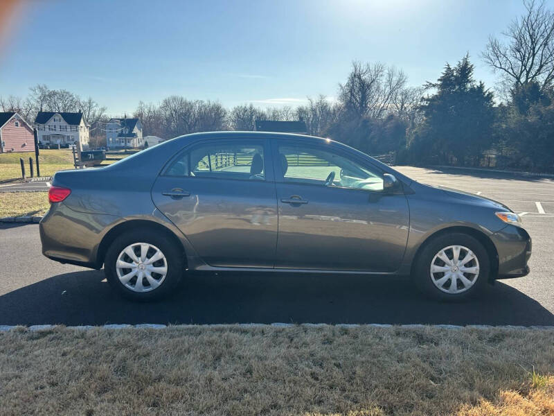 2010 Toyota Corolla LE photo 12