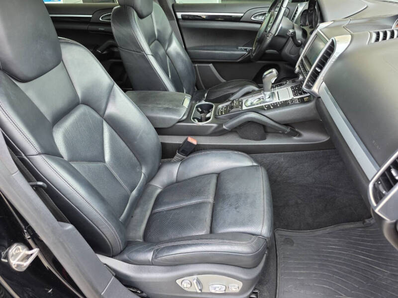 2014 Porsche Cayenne GTS
