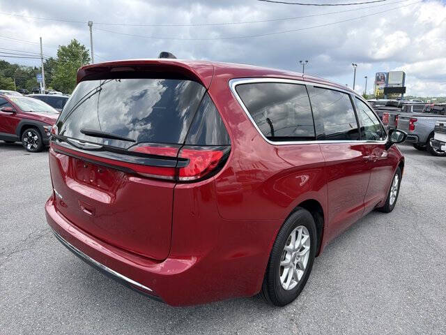 2025 Chrysler Pacifica Select