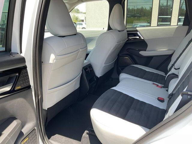 2026 Mitsubishi Outlander SE