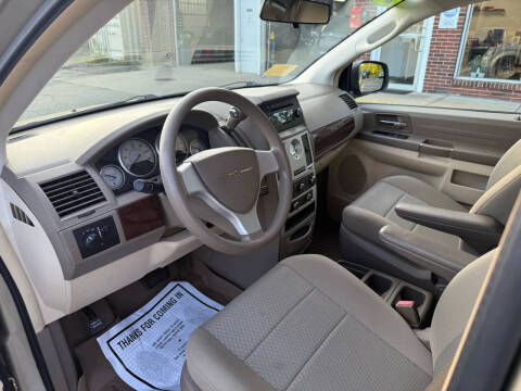 2010 Chrysler Town and Country LX