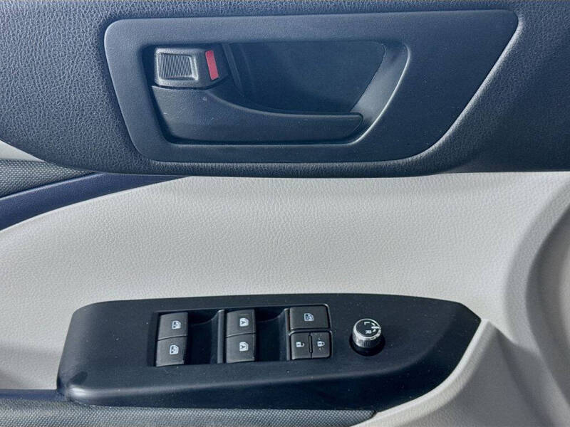 2015 Toyota Highlander LE