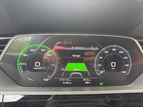 2022 Audi e-tron quattro Premium Plus