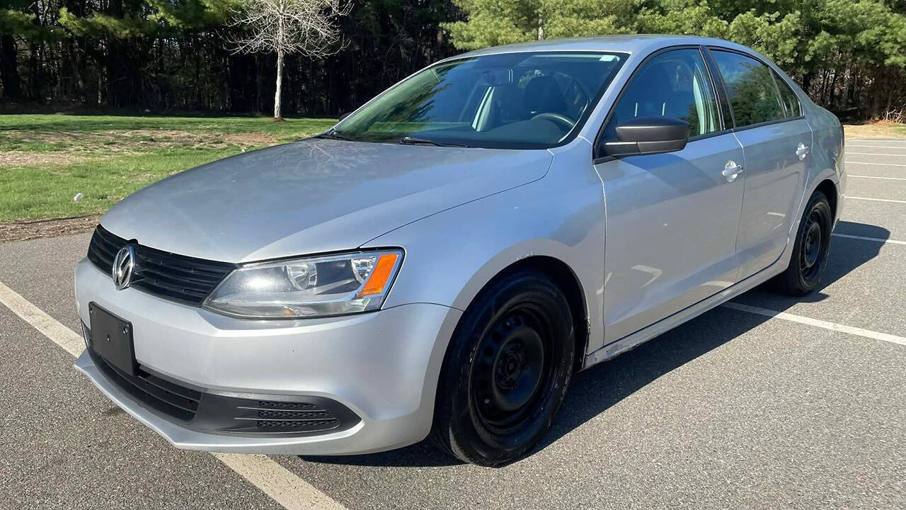 Silver 2011 Volkswagen Jetta Base Base 4dr Sedan 6A 1