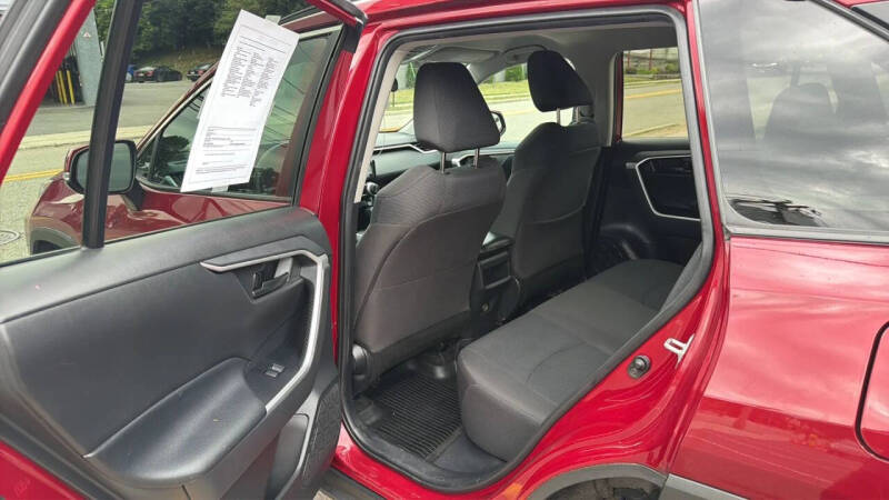 2020 Toyota RAV4 LE