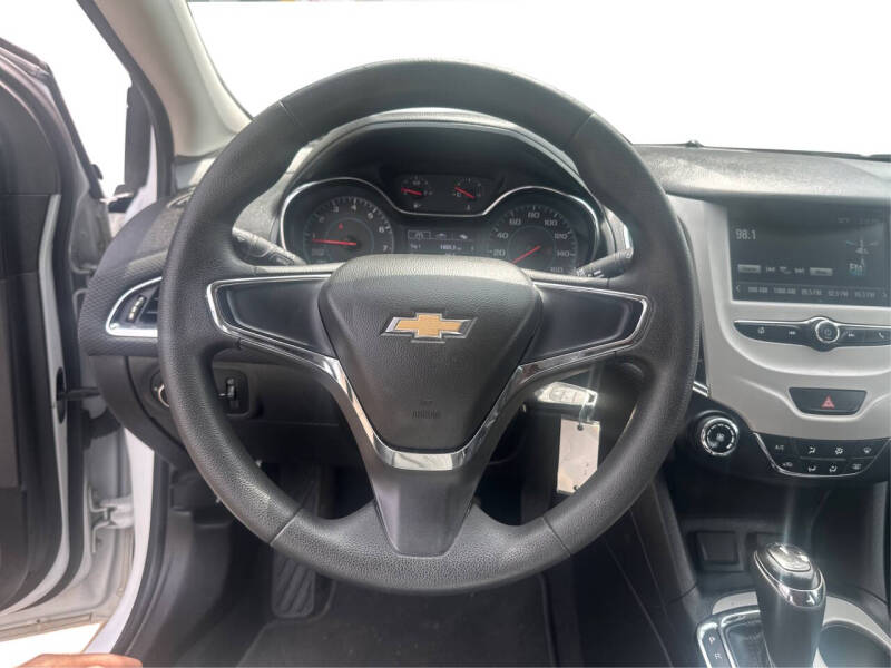 2017 Chevrolet Cruze LS Auto