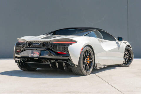 2023 McLaren Artura
