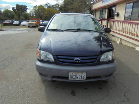 2001 Toyota Sienna LE