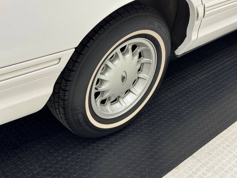 1997 Ford Crown Victoria LX