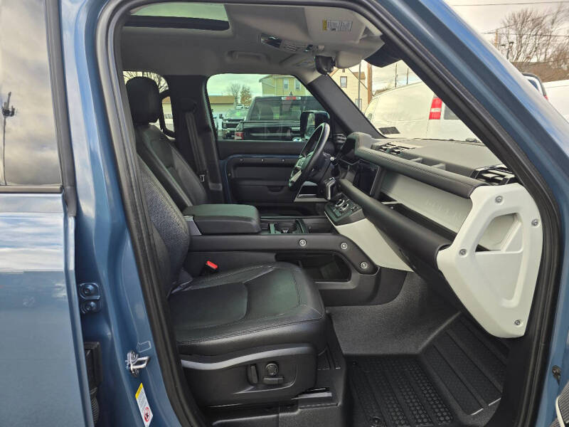 2024 Land Rover Defender 110 P300 S