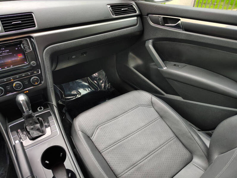 2017 Volkswagen Passat 1.8T R-Line