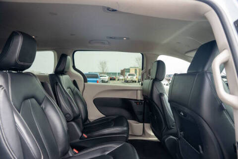 2023 Chrysler Pacifica Plug-In Hybrid Touring L