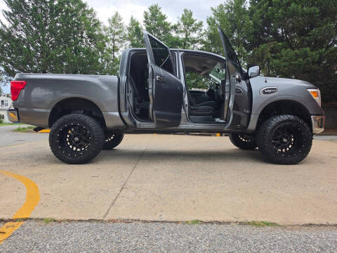 2017 Nissan Titan SV