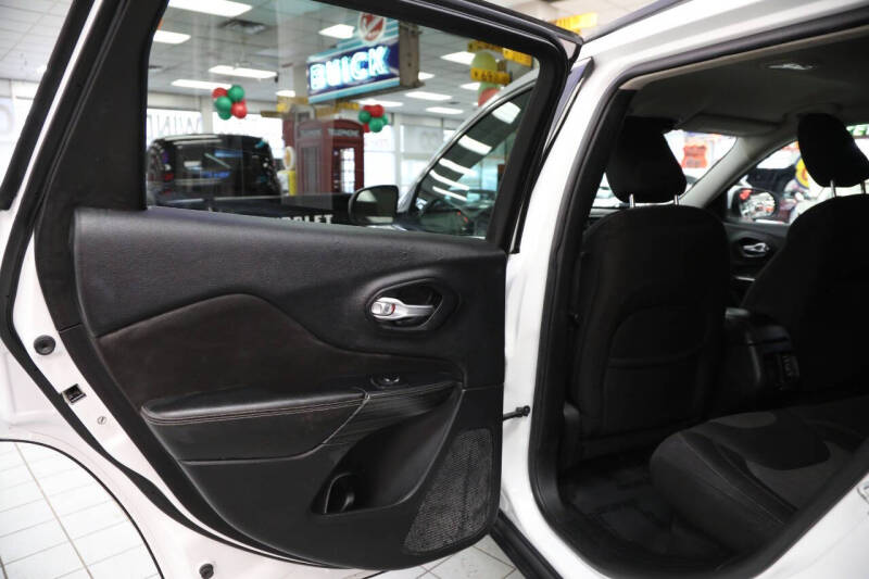 2016 Jeep Cherokee Sport