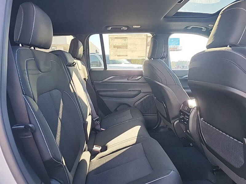 2025 Jeep Grand Cherokee Laredo X