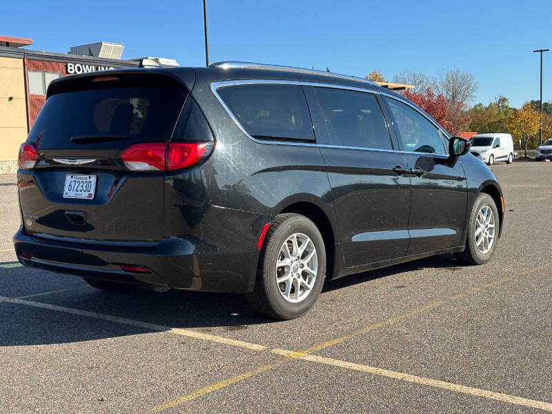 2022 Chrysler Voyager LX